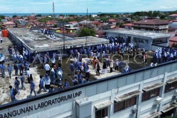 Simulasi antisipasi gempa dan tsunami di sekolah