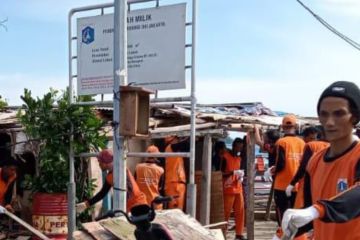 Bangunan liar semi permanen di Pulau Harapan ditertibkan