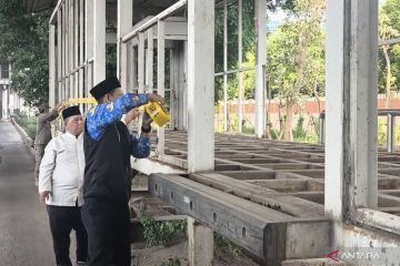 Satpol PP perketat keamanan JPO dan halte di Jalan Raya Bekasi Jaktim