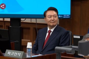 Mantan Presiden Korea Selatan Yoon hadiri sidang kedua kasus pidana