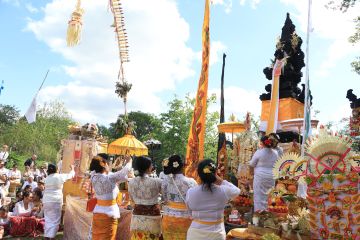 Gubernur Bali resmikan pura pertama di Belanda