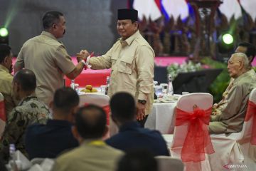 Kemarin, Prabowo-Try Sutrisno satu meja sampai Hasan Nasbi pimpin PCO