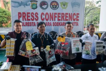Rilis kasus narkotika rokok elektrik