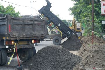 Pembangunan dan peningkatan kualitas jalan provinsi