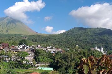 Badan Geologi hari ini rekam 19 kali gempa vulkanik dangkal Gunung Lokon