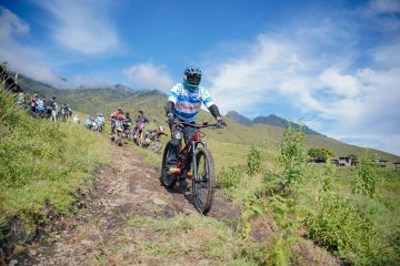 Rinjani Downhill Ride: Adrenalin, alam dan aksi Lingkungan di Rinjani