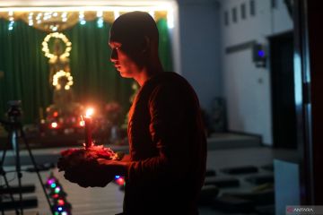 Ritual pujabakti peringati Waisak di Tulungagung