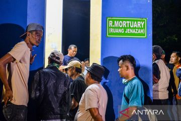 Pengambilan sampel keluarga korban ledakan di Garut