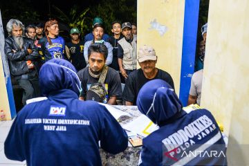 Pengambilan sampel keluarga korban ledakan di Garut