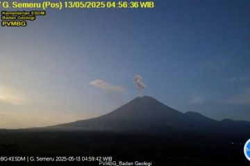 Gunung Semeru hari ini erupsi dengan tinggi letusan 1 km di atas puncak