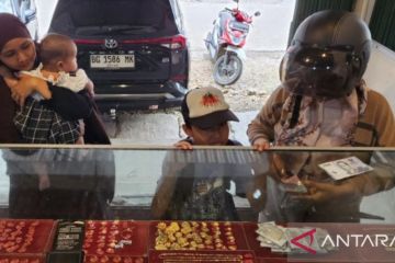 Harga emas di Palembang hari ini turun menjadi Rp9.950.000 per suku