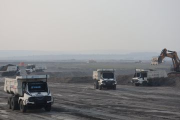 Perusahaan China luncurkan 100 truk listrik otonom di tambang batubara