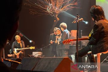 Rhoma Irama hadir dan kejutkan penonton pada konser God Bless