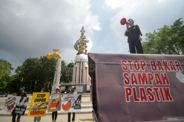 Aksi aktivis lingkungan hidup di Sidoarjo