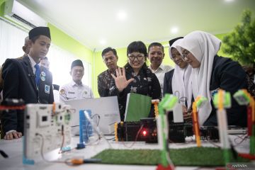 Wamendiktisaintek tinjau sekolah garuda transformasi di Sumsel