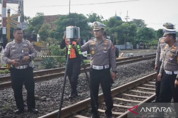 Polda Jatim turunkan tim TAA olah TKP kecelakaan kereta di Magetan