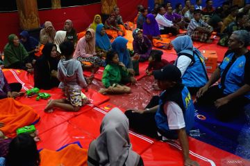 Trauma healing pengungsi korban longsor Trenggalek