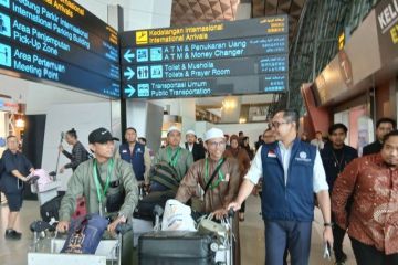 Kemlu evakuasi 10 WNI dari Yaman