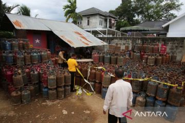 FOTO - Penggrebekan gudang gas elpiji ilegal di Aceh