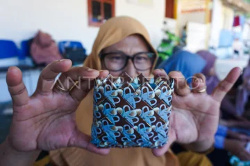 Kerajinan daur ulang sampah plastik di Balikpapan