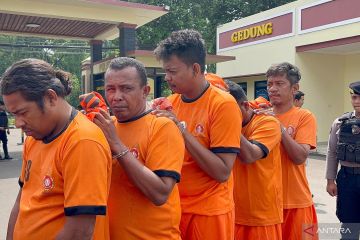 Viral pengendara motor dibegal enam "debt collector" di Kramat Jati