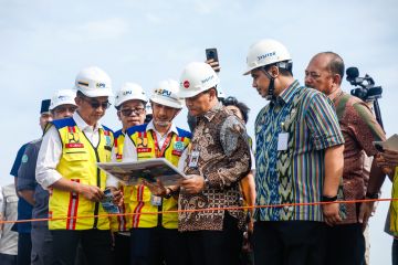 Gubernur Jateng: Tanggul laut difungsionalkan Januari 2026