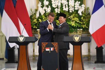 Prabowo-Macron tinjau bersama diklat militer di Magelang pada Kamis