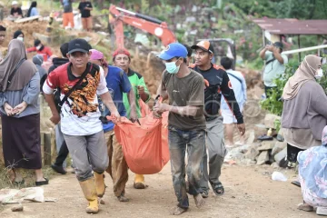 Pemakaman Muslimin Cempaka alami longsor