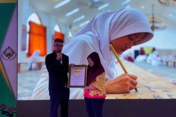 Manuskrip Al Quran terpanjang di Bogor tembus rekor MURI