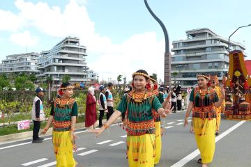 Parade puluhan kelompok seni dan budaya nusantara meriahkan IKN