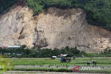 FOTO - Penambangan galian C berpotensi longsor di Aceh Besar
