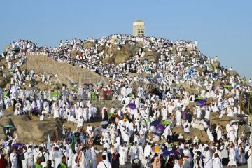 Kaum Muslim padati Jabal Rahmah jelang wukuf di Arafah
