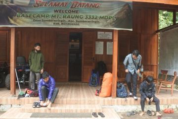 Penutupan jalur pendakian Gunung Raung
