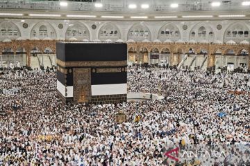 Jamaah lanjutkan ibadah haji terakhir di tengah pengamanan ketat