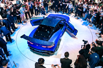 Versi produksi Denza Z terlihat menyerupai desain Porsche 911