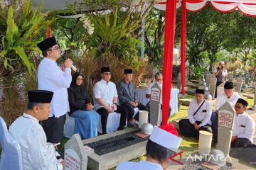 PP Bamusi PDIP peringati haul ke-12 Taufiq Kiemas di TMP Kalibata