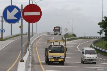 Arus kendaraan selama libur Idul Adha di gerbang tol Ngawi