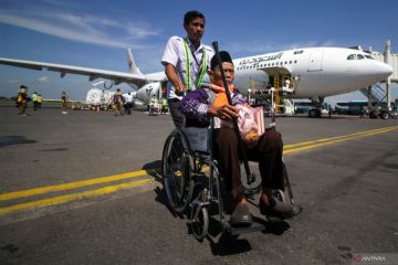 Kedatangan jamaah haji di Bandara Juanda
