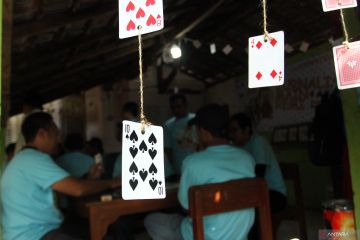 Lomba permainan kartu klasik antar jurnalis di Malang