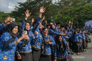 Penyerahan SK CPNS dan PPPK Sultra di Kendari