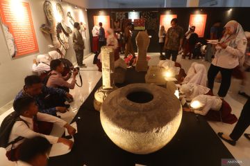 Pameran artefak arkeologi dan etnologi di Kediri