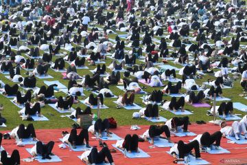 Peringatan Hari Yoga Internasional di Madiun