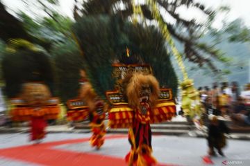 Pertunjukan reog untuk hibur wisawatan