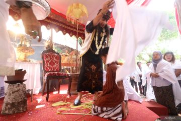 Tradisi ruwatan wayang krucil di Kediri