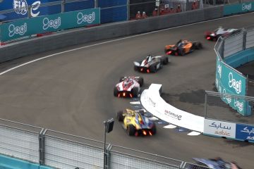 Mobil kehabisan energi, de Vries gagal juara di Jakarta E-Prix 2025
