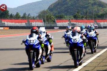 Ratusan pembalap motor adu cepat di Sunday Race 2025 Mandalika