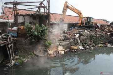 Pembongkaran lapak pedagang di Pasar Pacar Keling Surabaya