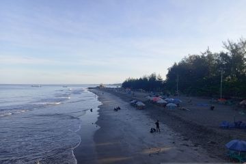 Wisata Pantai Gandoriah Pariaman