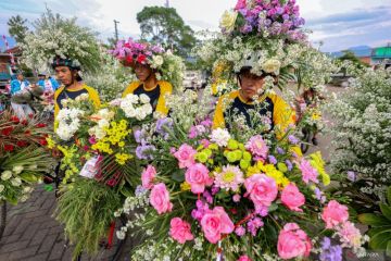 Pawai sepeda hias Batu Specta Flora Festival 2025