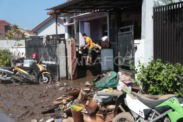 Hujan lebat akibatkan banjir di Mataram